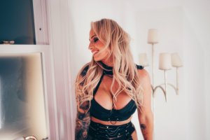 Ebanie Bridges Photo #15