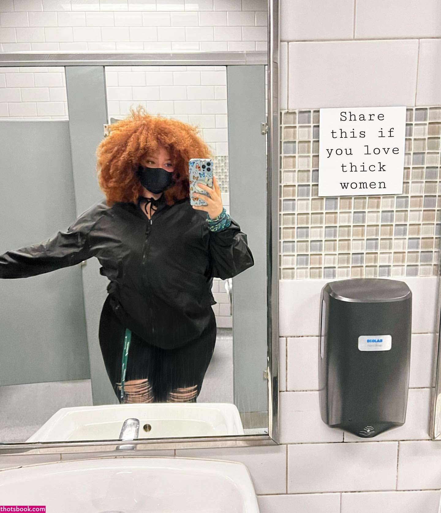 Nikkie Ginger Photo #13