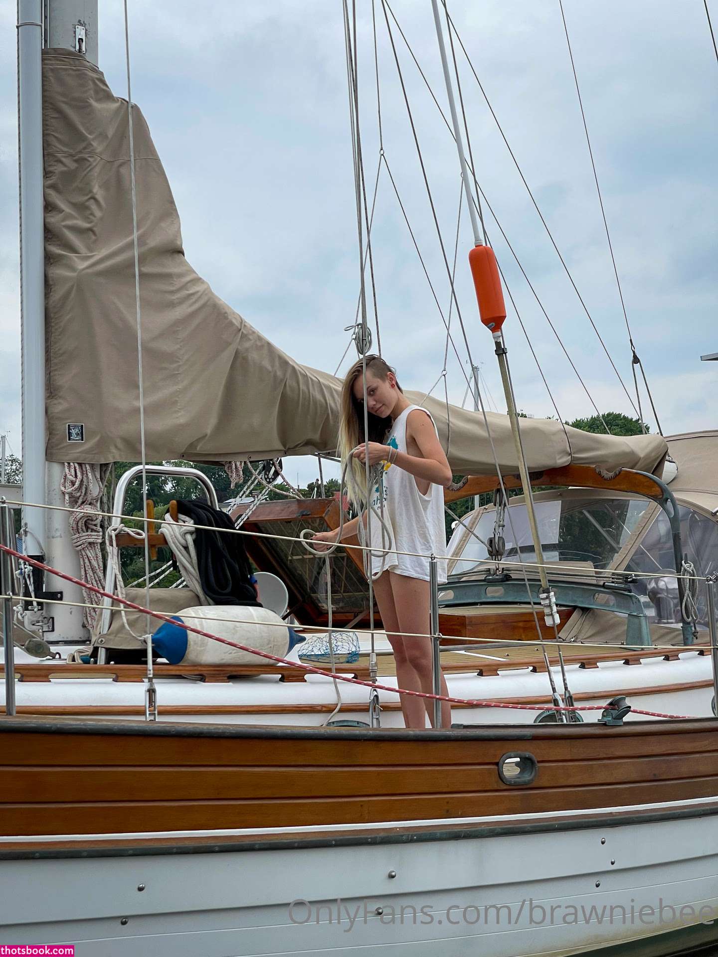 Brawniebee Photo #26