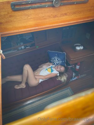 Brawniebee Photo #20