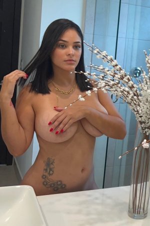 Jasmine Caro Photo #25