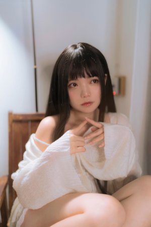 Miu Cosplayer Photo #53