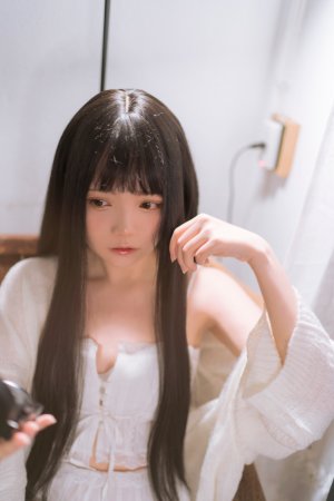 Miu Cosplayer Photo #59