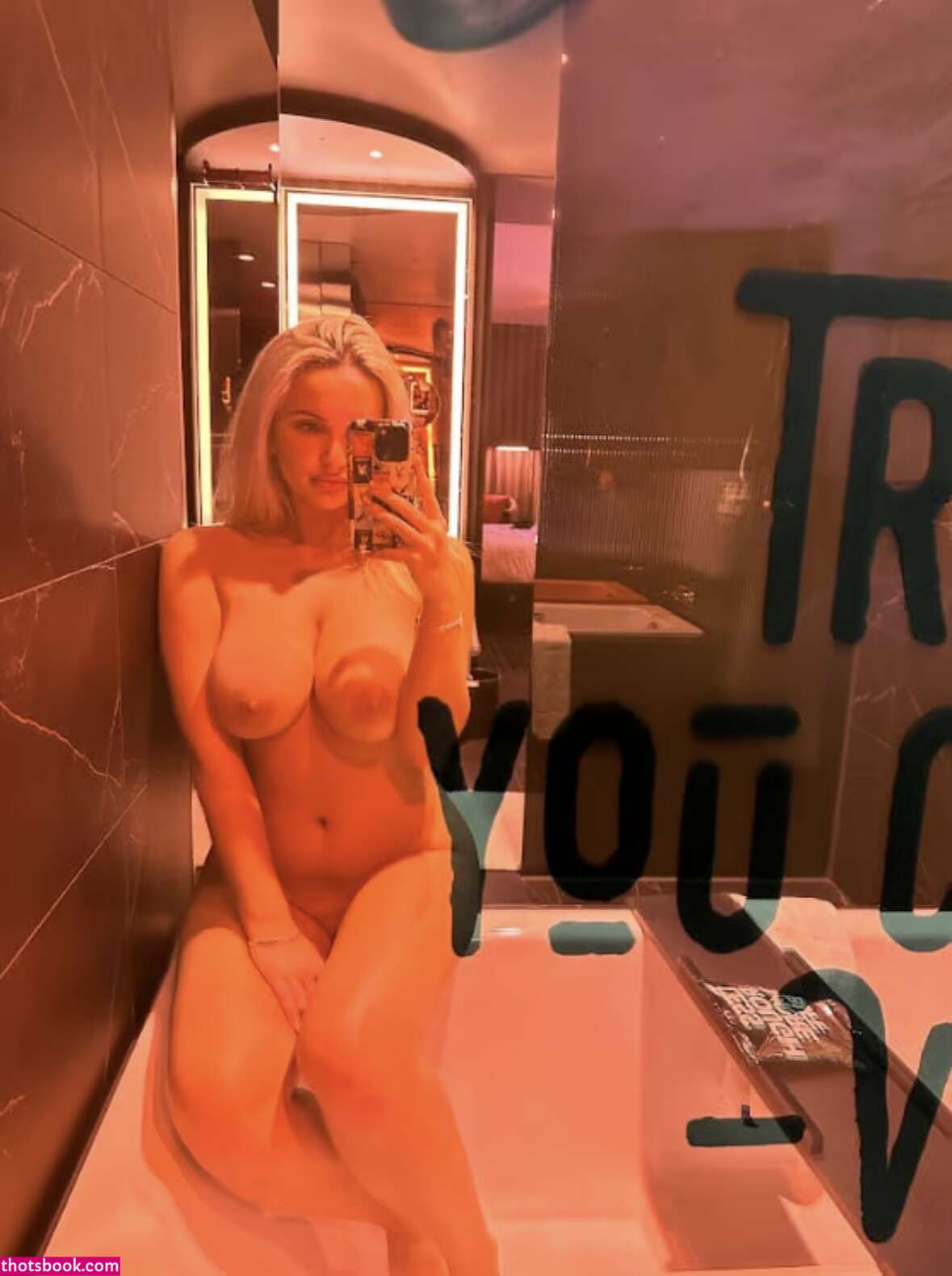 Vee Campbell Photo #5