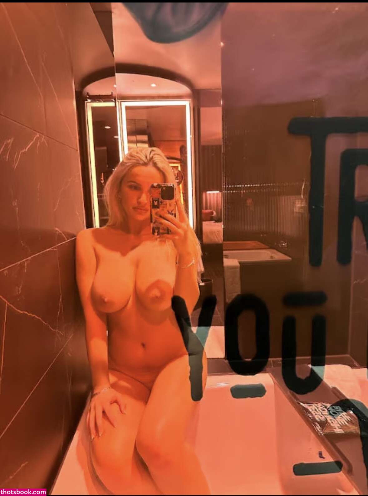 Vee Campbell Photo #6