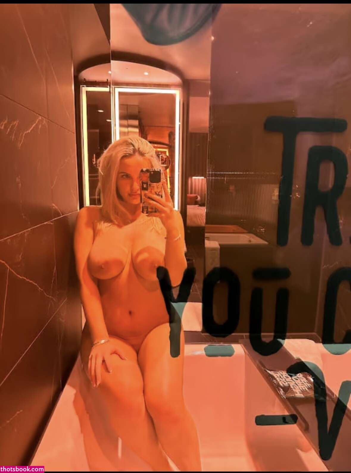 Vee Campbell Photo #8