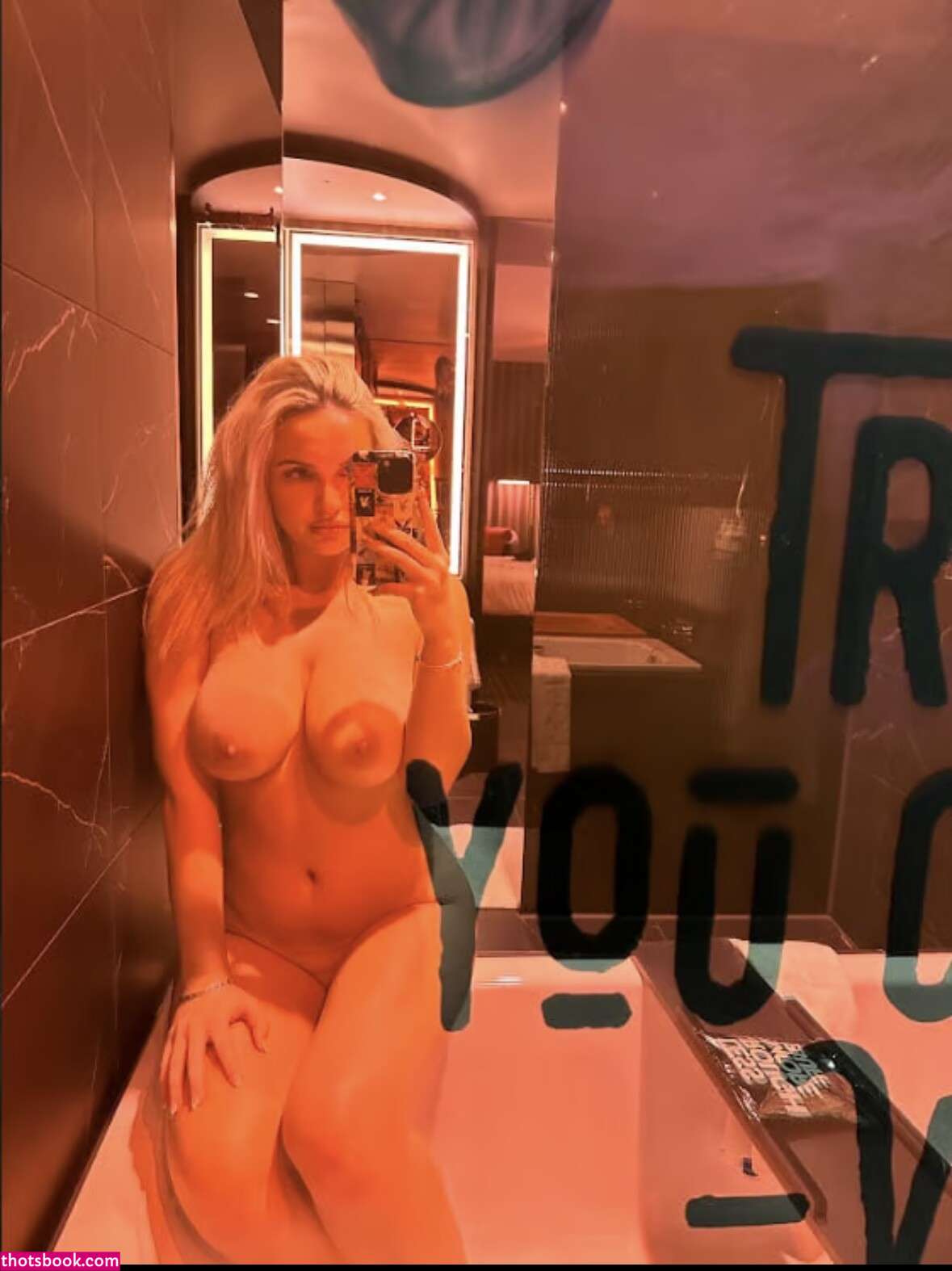 Vee Campbell Photo #9