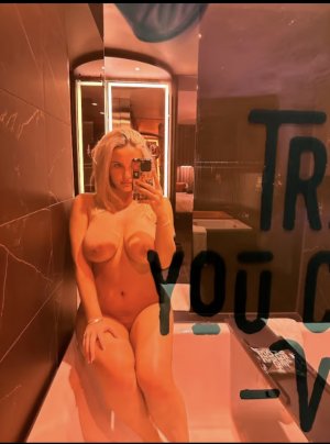 Vee Campbell Photo #8