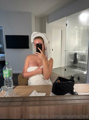 Gina Laitschek Photo #34