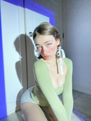 Awholelottazozo Photo #197