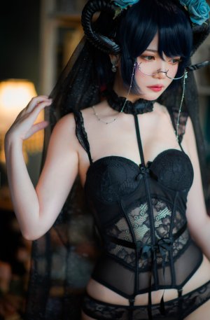 Miu Cosplayer Photo #225