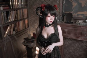 Miu Cosplayer Photo #279