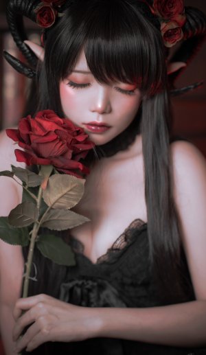 Miu Cosplayer Photo #281