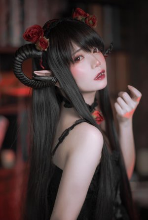 Miu Cosplayer Photo #282