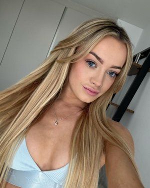 Chloe Famee Photo #3