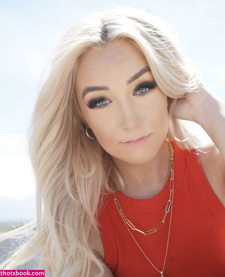 Whitney Wright Photo #9