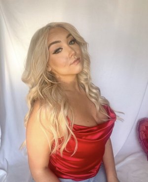 Whitney Wright Photo #8