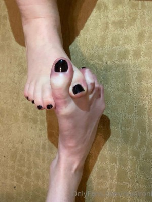 Maci Currin Photo #7