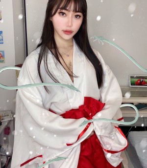 sylvieaeri Photo #25