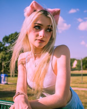 Adrianah Lee Photo #1