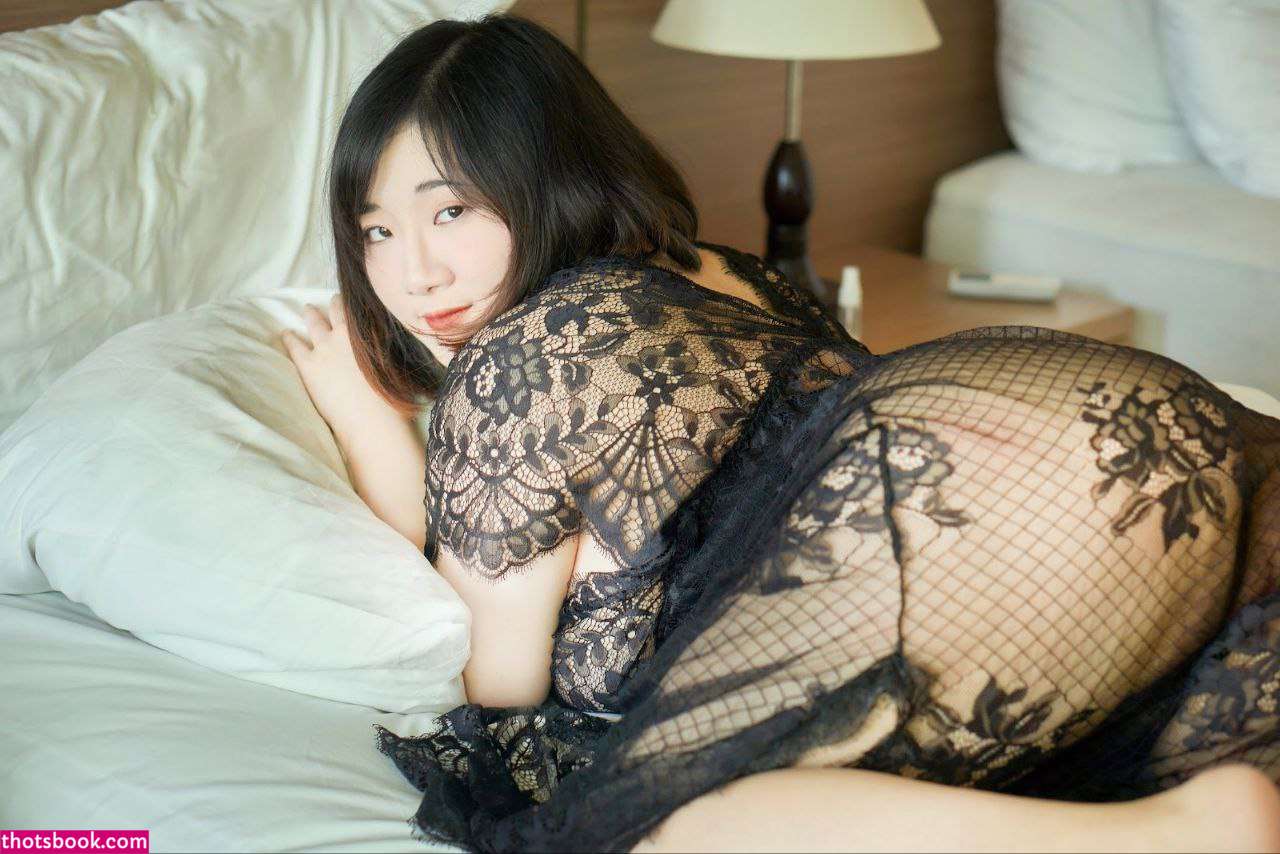 Indonesian Cosplayer Photo #19