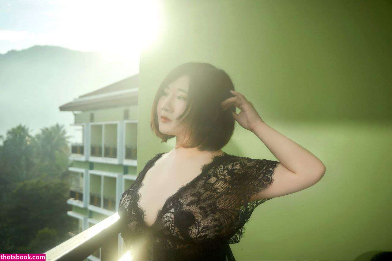 Indonesian Cosplayer Photo #28