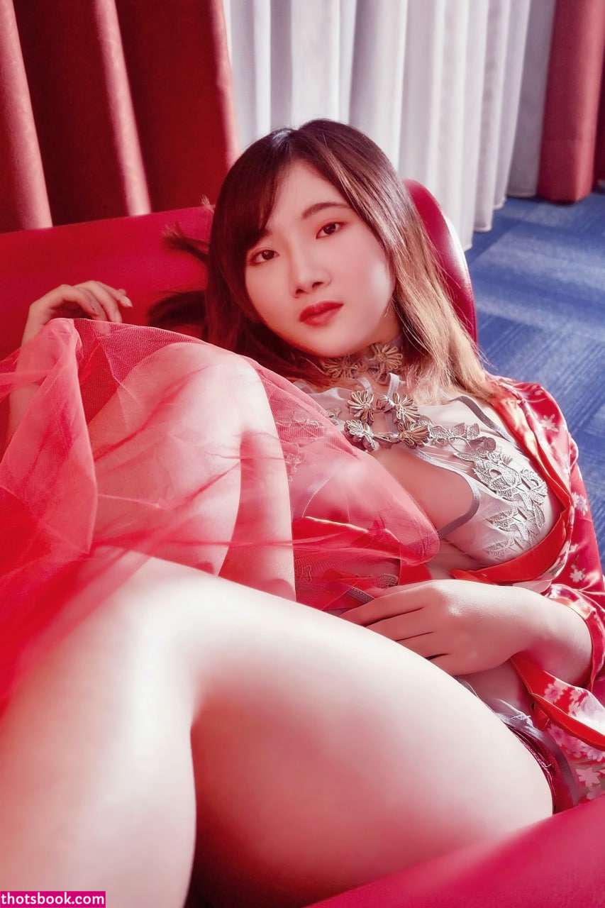 Indonesian Cosplayer Photo #111