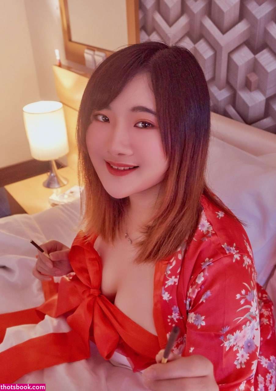 Indonesian Cosplayer Photo #122