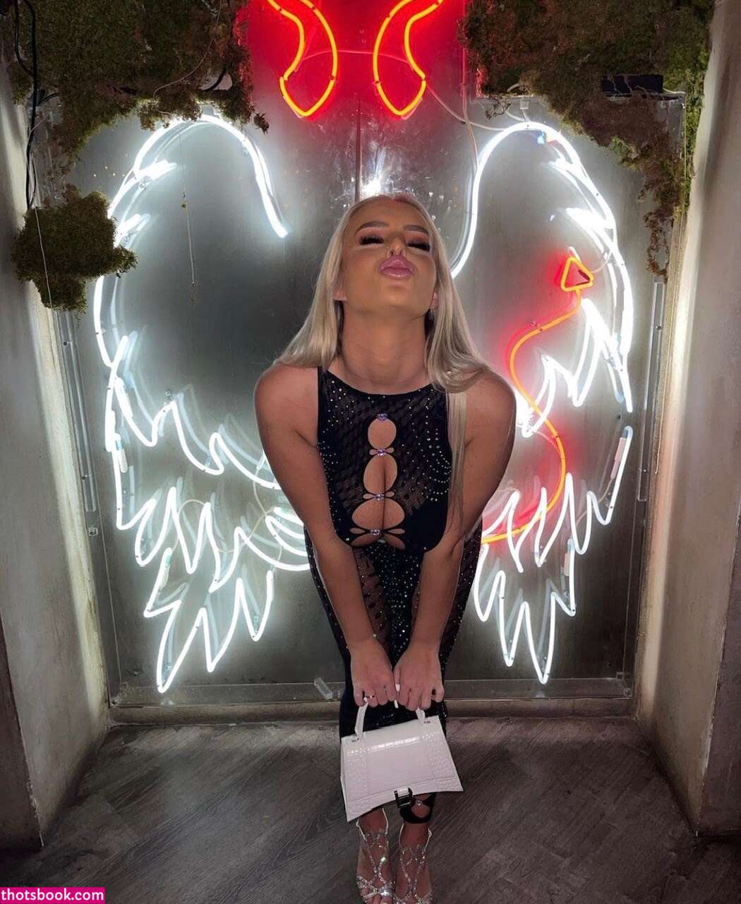 Emily Primrose Photo #17