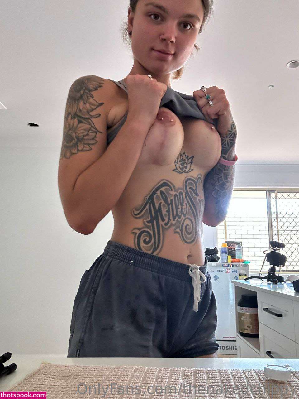 thenakedchippy Photo #12