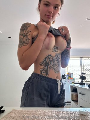 thenakedchippy Photo #12