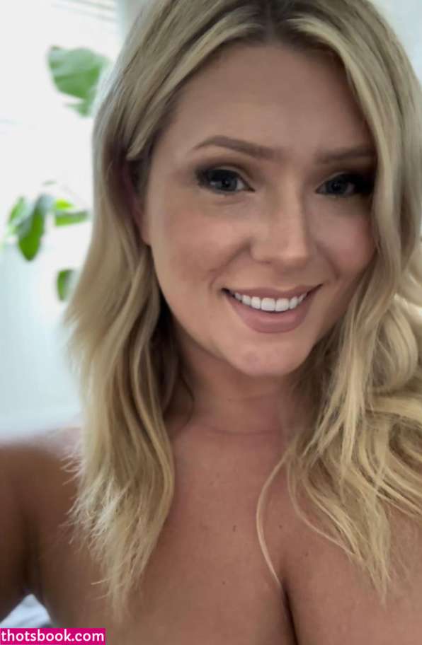 Sultry Blondie Photo #6