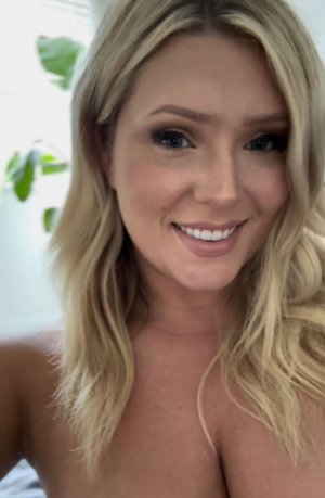 Sultry Blondie Photo #6