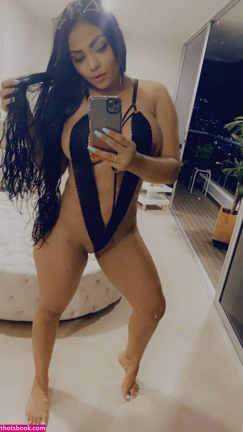 Karenn Smith Photo #40