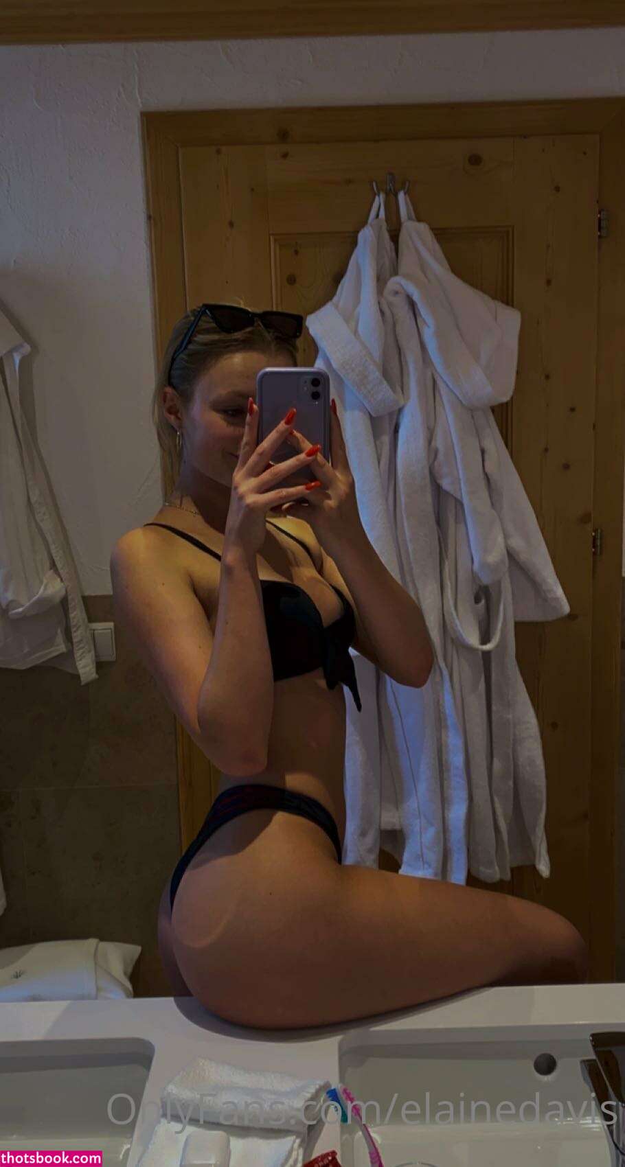 Elaine Davis Photo #10