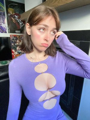 Awholelottazozo Photo #5