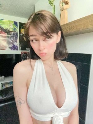 Awholelottazozo Photo #39