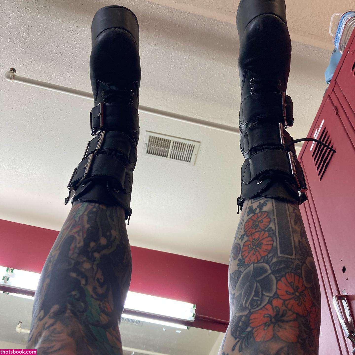 Elle Stranger Photo #11