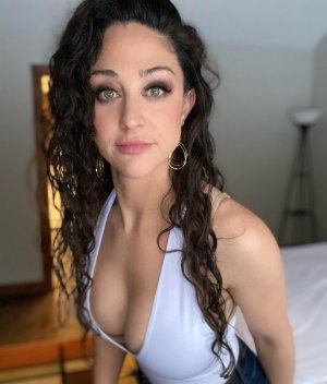 Renee Leigh Photo #13