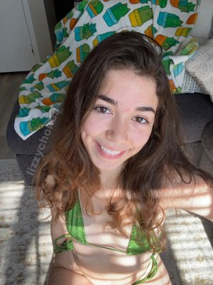 Lizzychokes Photo #87