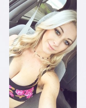 Abbyyyyyx0x0 Photo #6