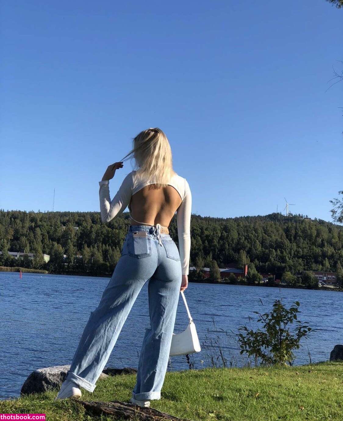 Arielle Burstrom Photo #9