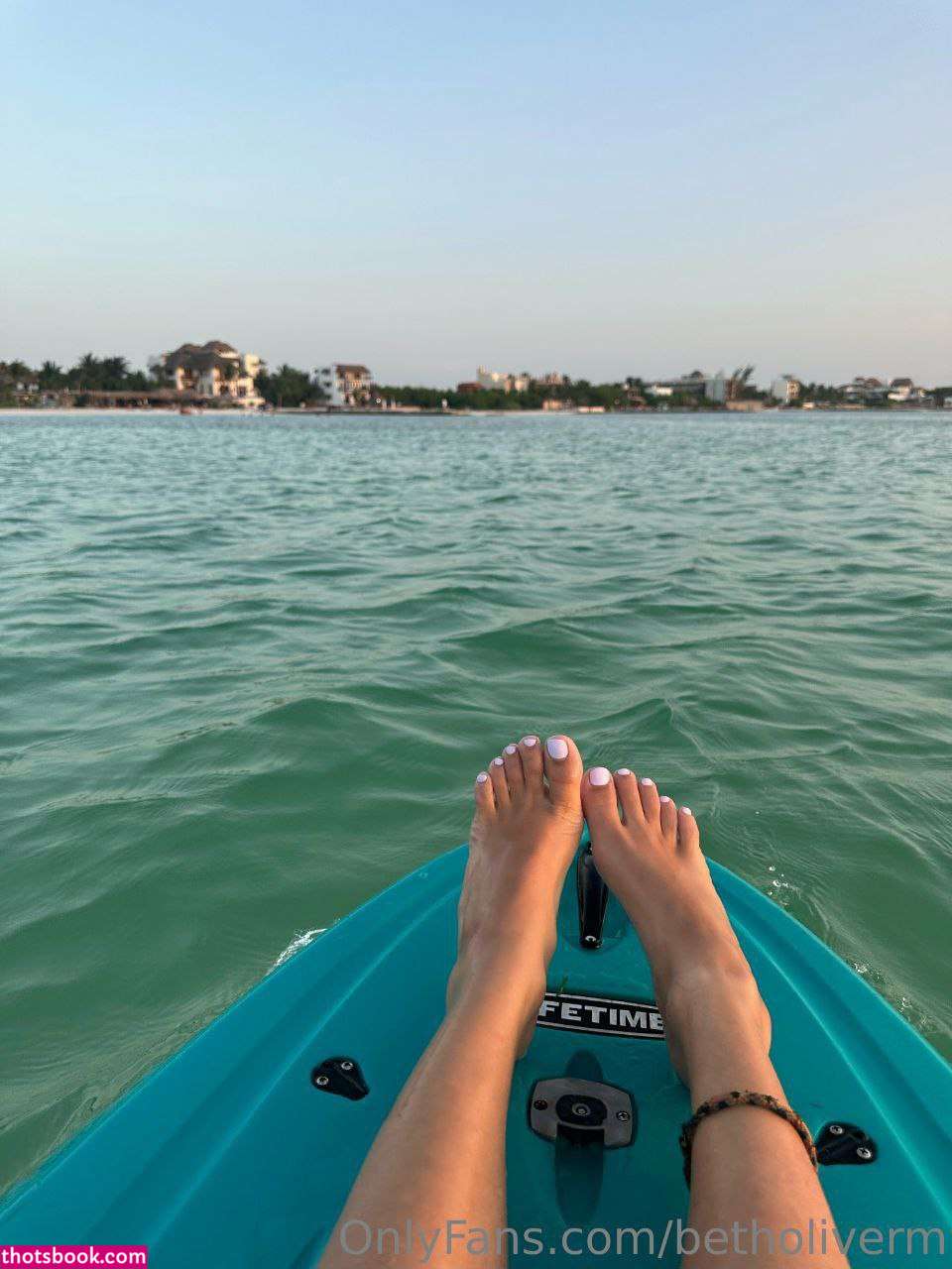 Beth Oliver Photo #9