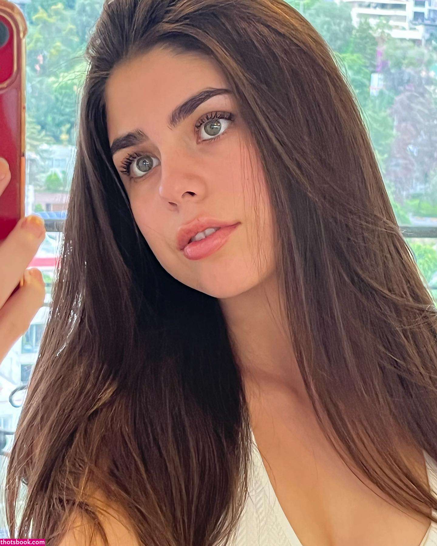 Melissa Leal Photo #7