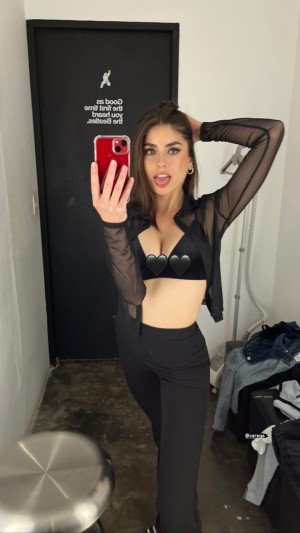 Melissa Leal Photo #10