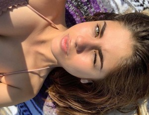 Melissa Leal Photo #18