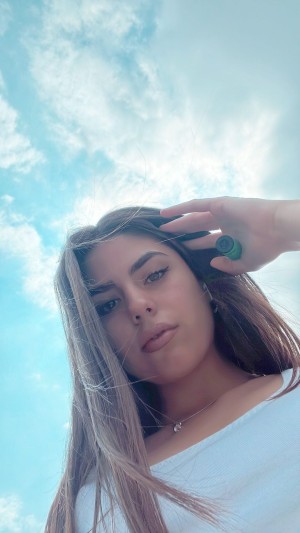 Melissa Leal Photo #19