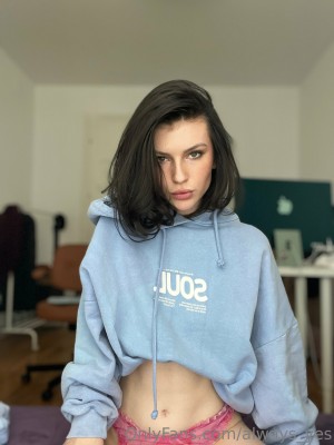 Ernesta Guevara Photo #110