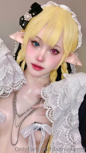 Annie Leonhardt Photo #47