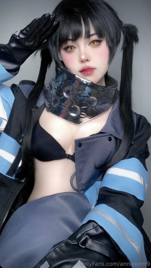 Annie Leonhardt Photo #87